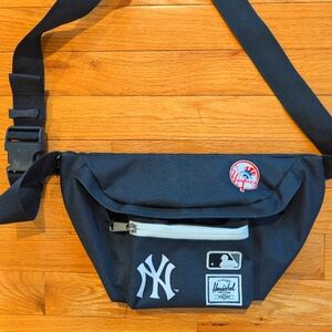 New York Yankees Herschel Supply Co. Navy Seventeen Hipsack